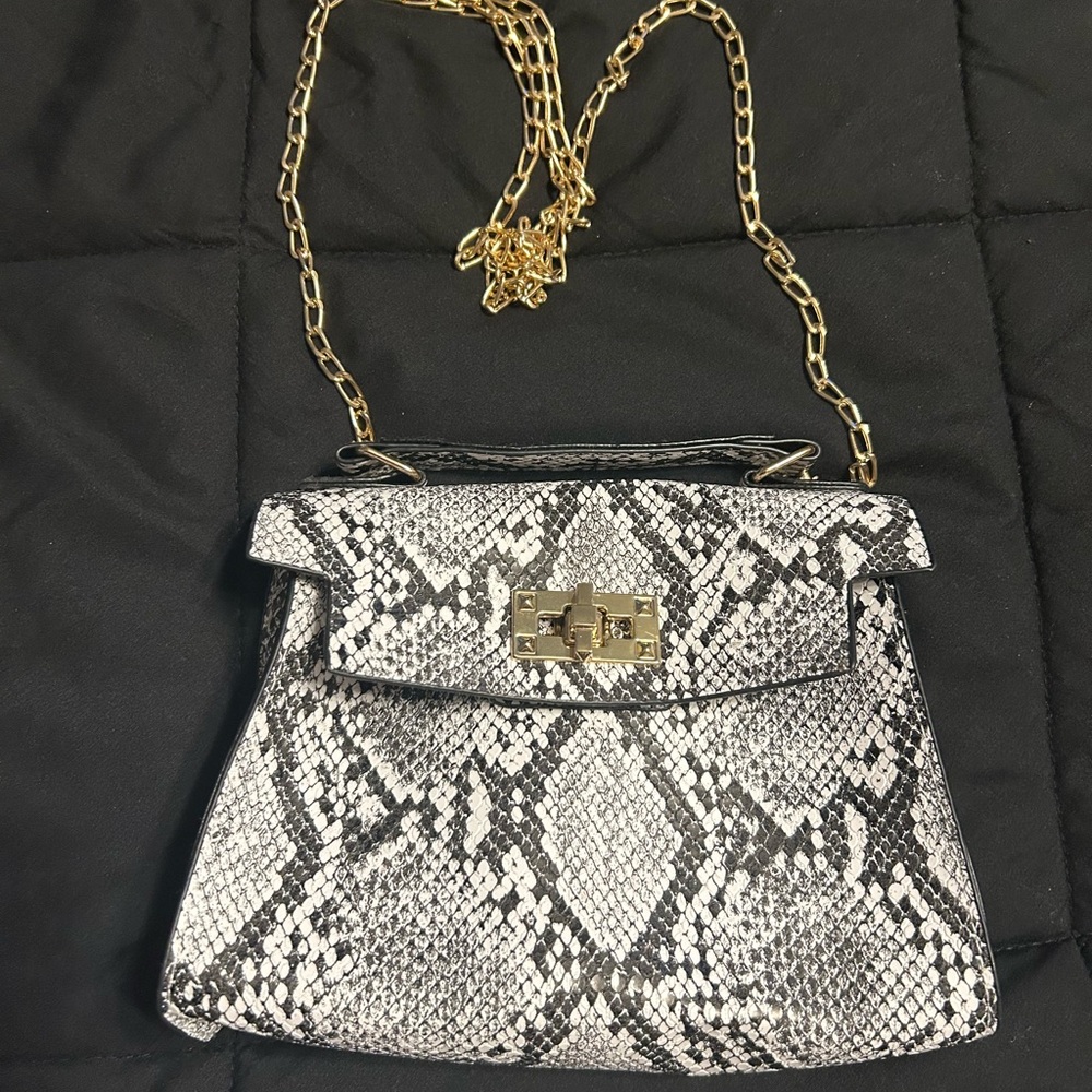 Elegant Snake Print Shoulder Bag